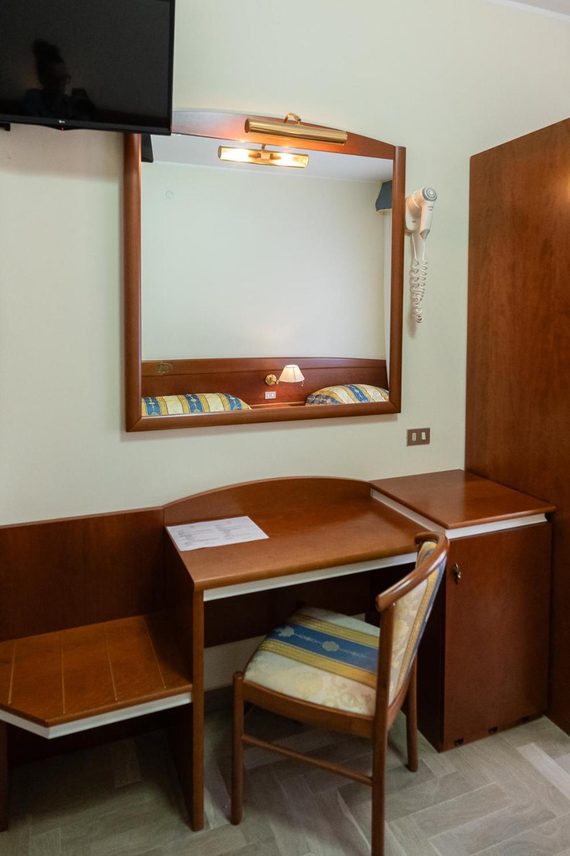 Easy Hotel Meryon Sottomarina Habitación foto