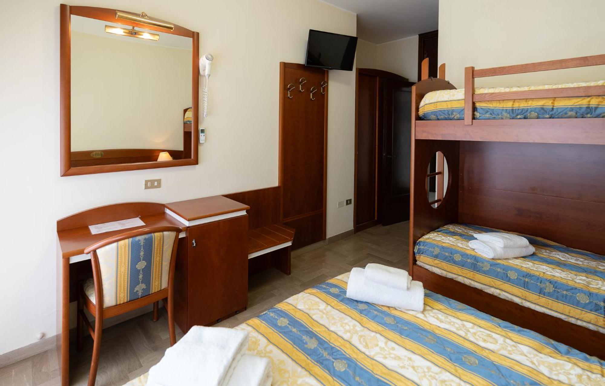 Easy Hotel Meryon Sottomarina Habitación foto