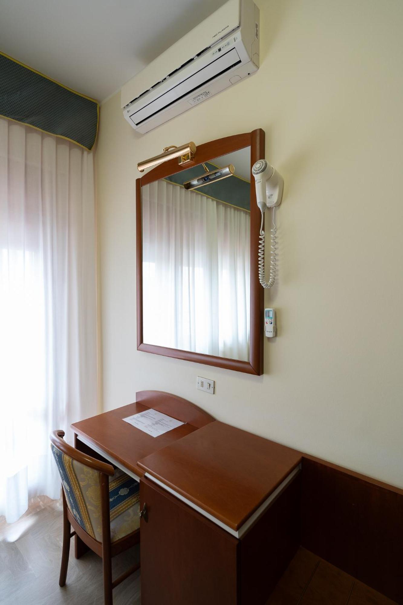 Easy Hotel Meryon Sottomarina Habitación foto