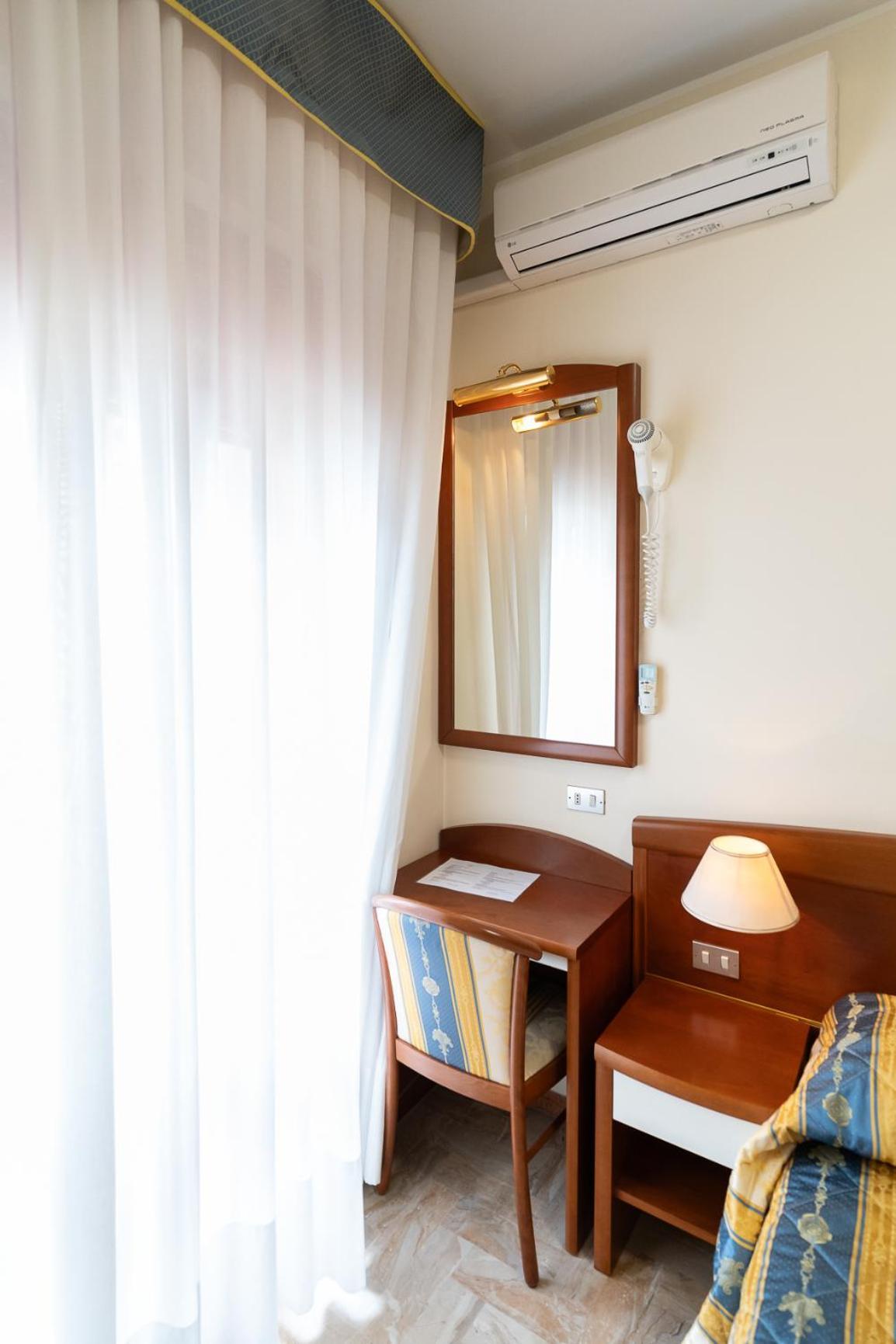 Easy Hotel Meryon Sottomarina Habitación foto